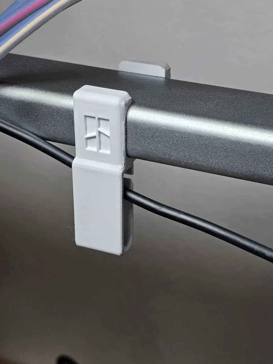 Passador de Fio Multiuso para fixação leve